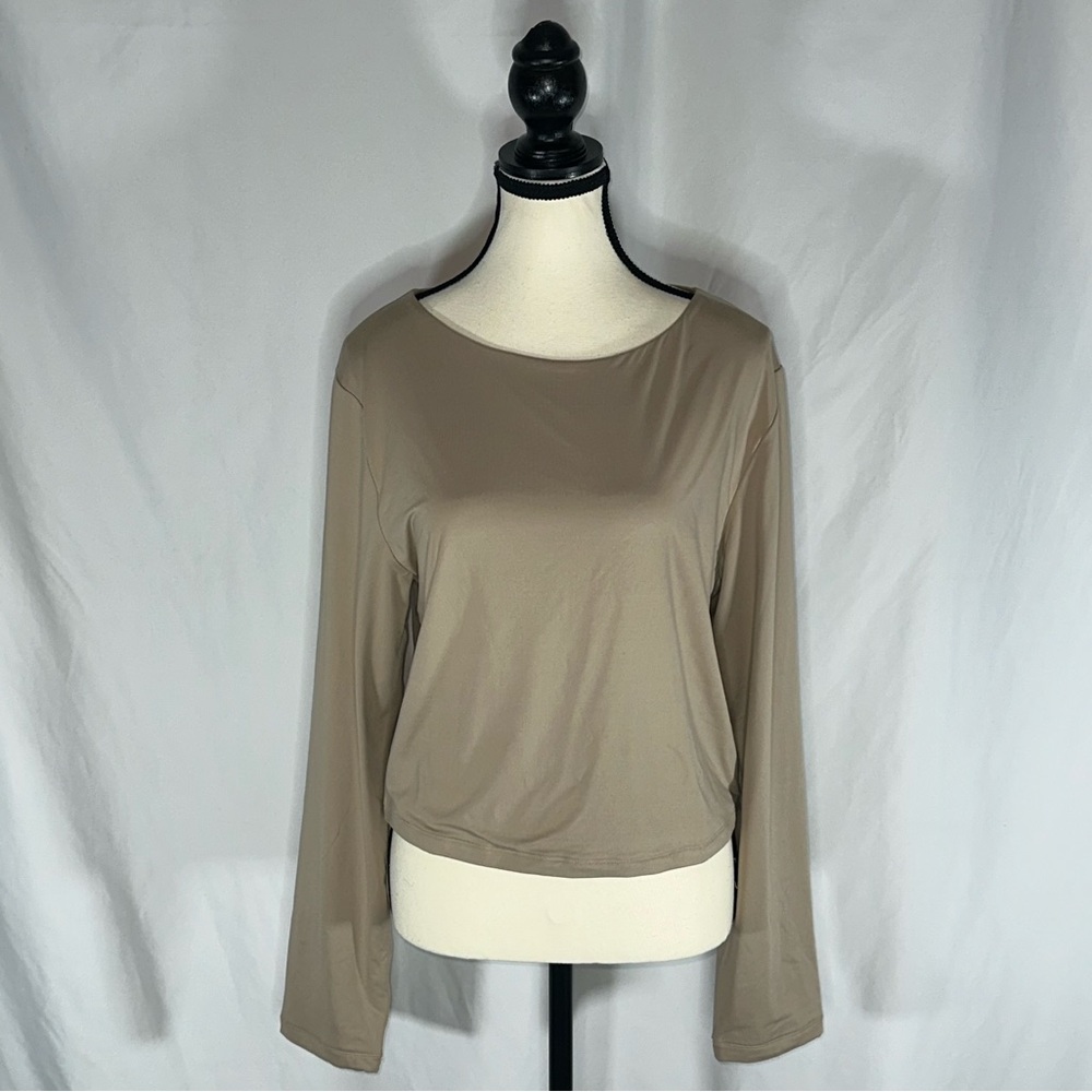 Reoria Long Sleeve Cropped Top in Nude Size XXL - Picture 2 of 9